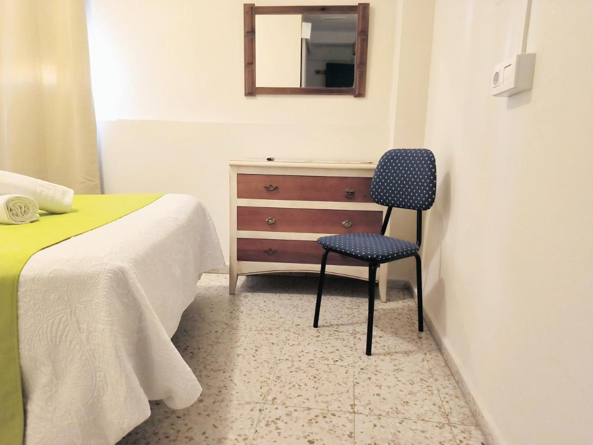 Pension Perez Montilla Sevilla Bagian luar foto