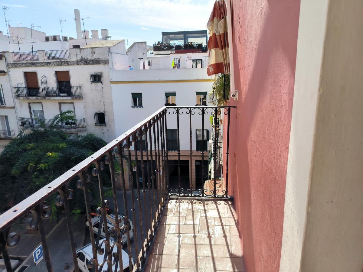 Pension Perez Montilla Sevilla Bagian luar foto