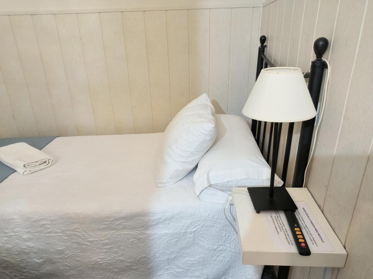 Pension Perez Montilla Sevilla Bagian luar foto