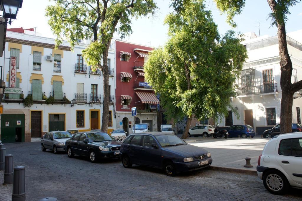 Pension Perez Montilla Sevilla Bagian luar foto